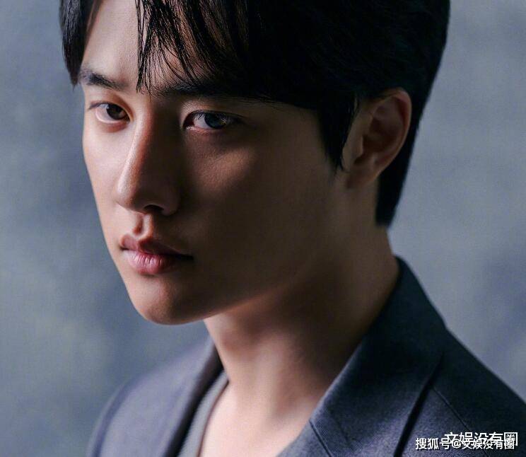 原创            EXO都暻秀室内吸烟引争议，网友：没争议的成员又少了一个！