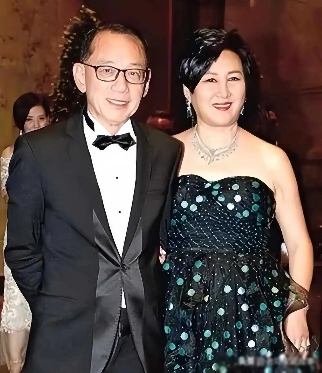 英皇老板杨受成的风流史:手下女星无数,与容祖儿梁咏琪相交甚密