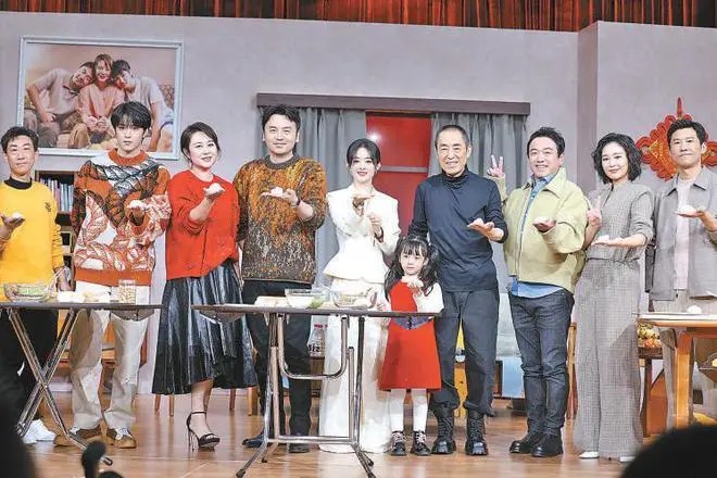 第二十条芭莎大片：张艺谋拉风，赵丽颖居C位，雷佳音马丽太配了