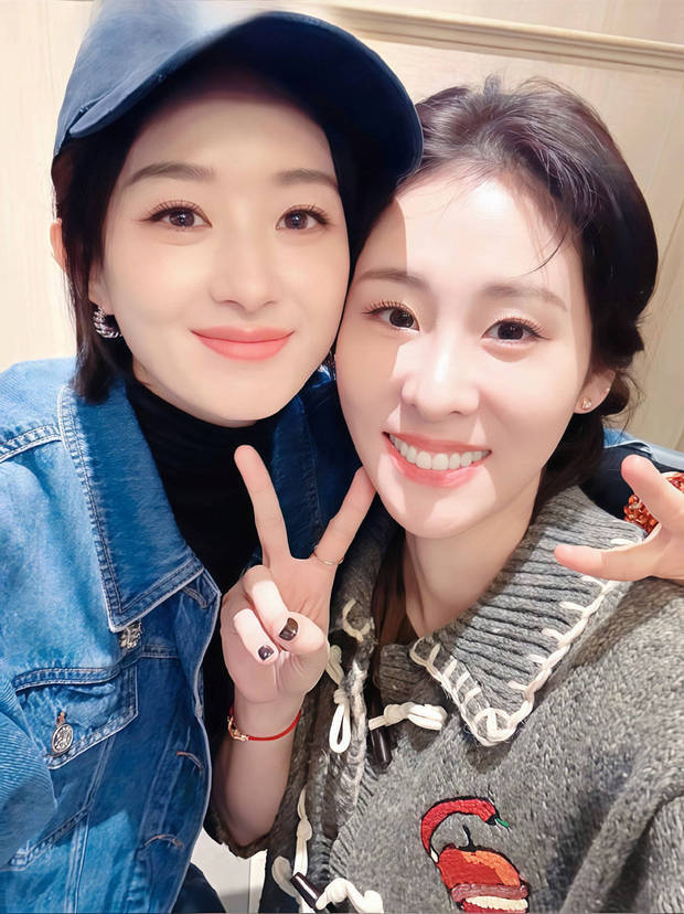赵丽颖晒出日常照 与好友张碧晨亲密合影
