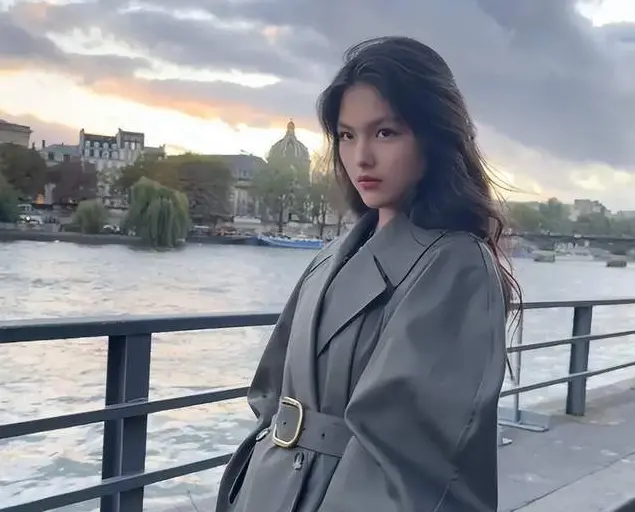 国民夫妇被骂，她成最让人羡慕的女儿？