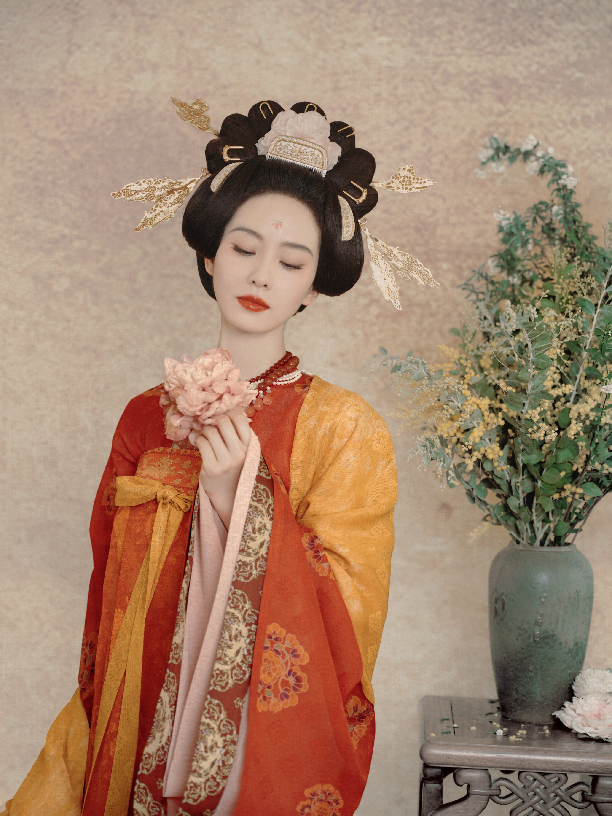 刘诗诗簪花仕女造型亮相春晚 仕女如画古韵美人留