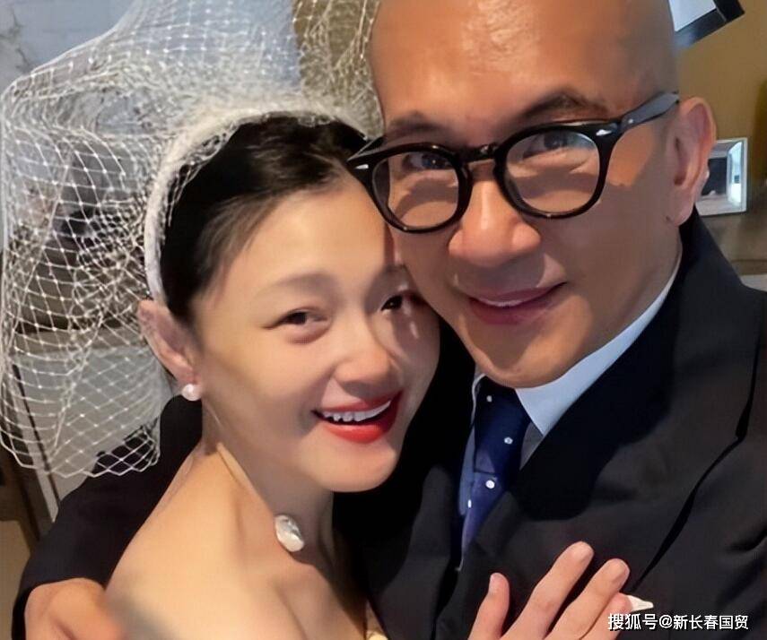 时隔20年，大S与具俊晔重逢画面首次曝光：女方娇羞捂脸