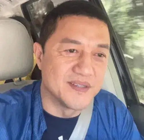 太腻歪！谢霆锋带55岁王菲外出聚餐，相处细节曝光，比小年轻还甜