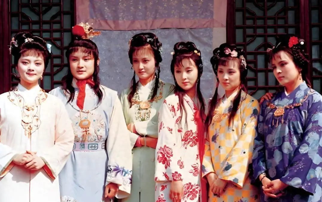离开红楼梦剧组，张莉土气，陈晓旭没了仙气，最美的是香菱和袭人