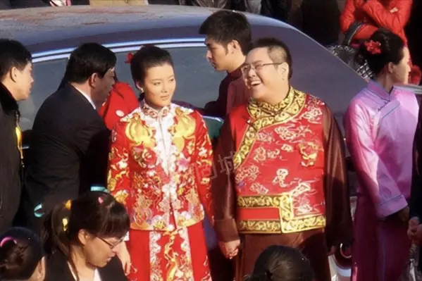 花5000万娶明星车晓，13年败光120亿的山西首富，如今怎么样了？