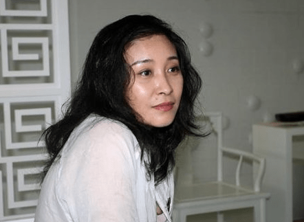 原创            那英姐姐那辛否认在香港被捕：没去过香港，也没当过节目制片人