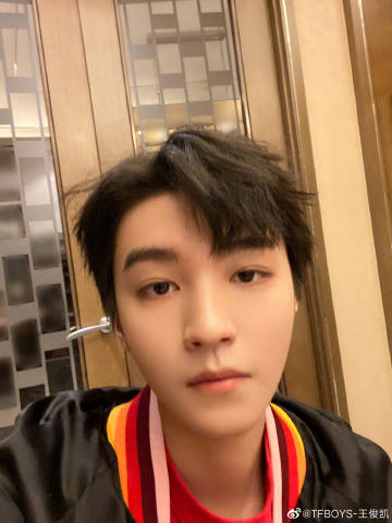 头号粉丝上线！王俊凯发文祝周杰伦生日快乐