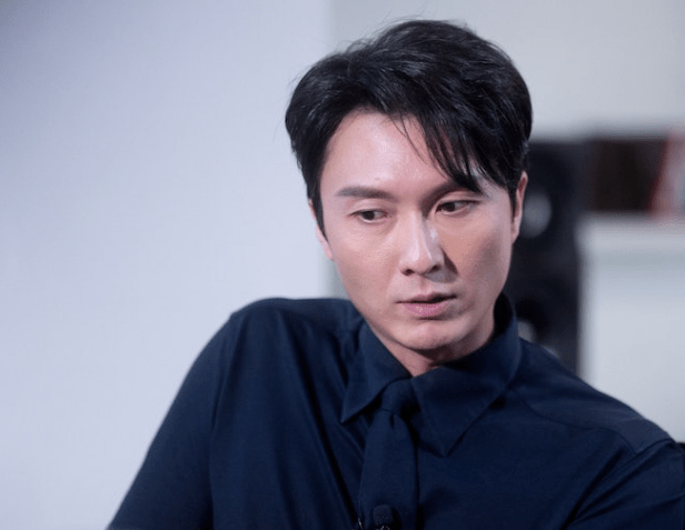 TVB视帝称重视一家人齐齐整整！疑透露夫妻关系！