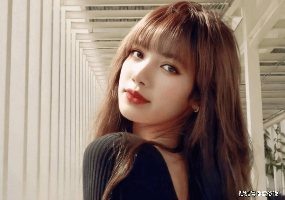 原创            现底裤、被舞伴摸胸，疯马秀风波后Lisa彻底放飞了