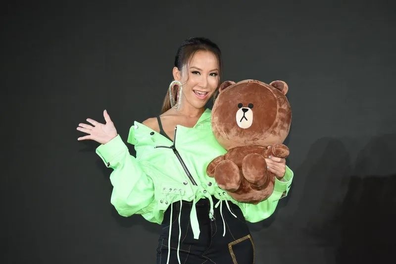 原创            甄妮为李玟再发声，点名谢霆锋王菲那英是资本商，怒斥柳骊下毒手