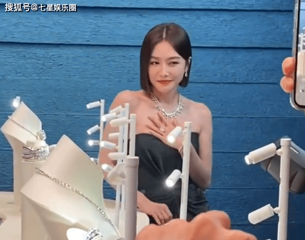 原创            缺席跑男录制，Angelababy再度取消商业活动，常驻嘉宾可能被替代