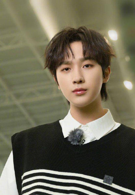 李宏毅录制节目受伤 后援会回应：略有扭伤并无大碍
