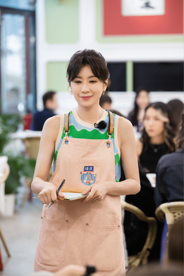 贾静雯中餐厅首秀成销冠 双档营业结束开启新阶段