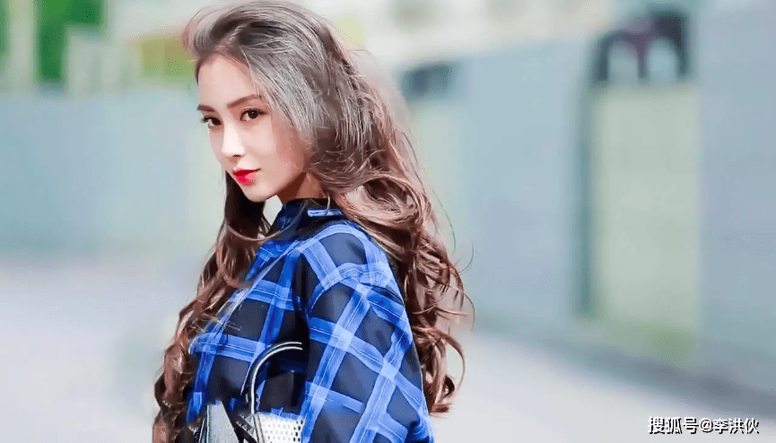 原创            疯马秀否认杨颖到场看秀，还顺便发出了邀请，本尊依旧默不作声