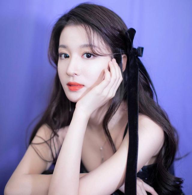 原创            碰瓷刘亦菲被骂恋爱脑翻白眼耍大牌！美女王楚然咋了