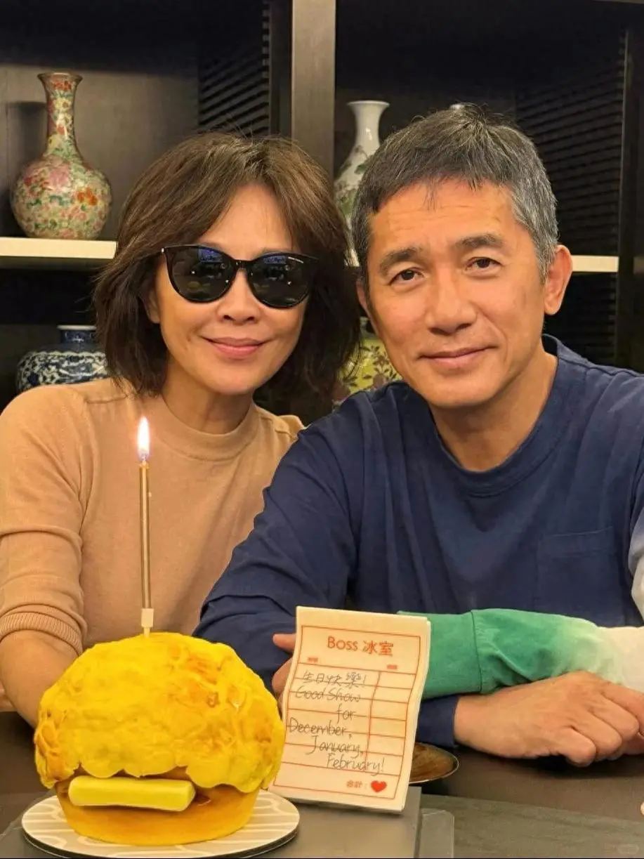 刘嘉玲93年人民法院上庭照流出，眼神坚定果敢，成港星提告第一人