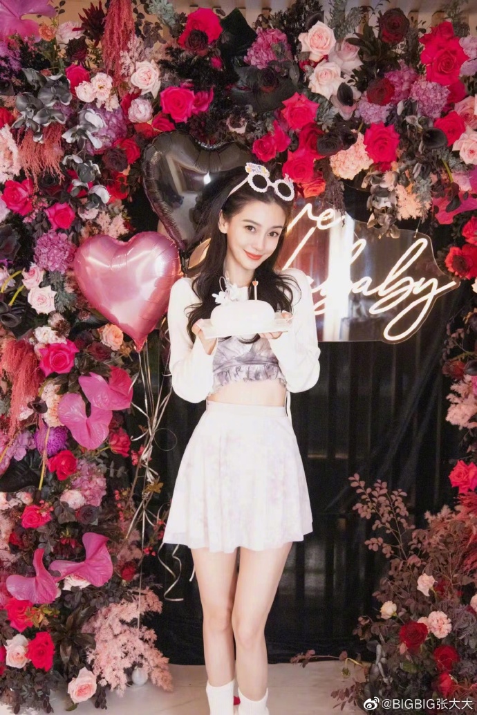 张大大晒照为Angelababy庆生 称“今天的你全世界第一美”