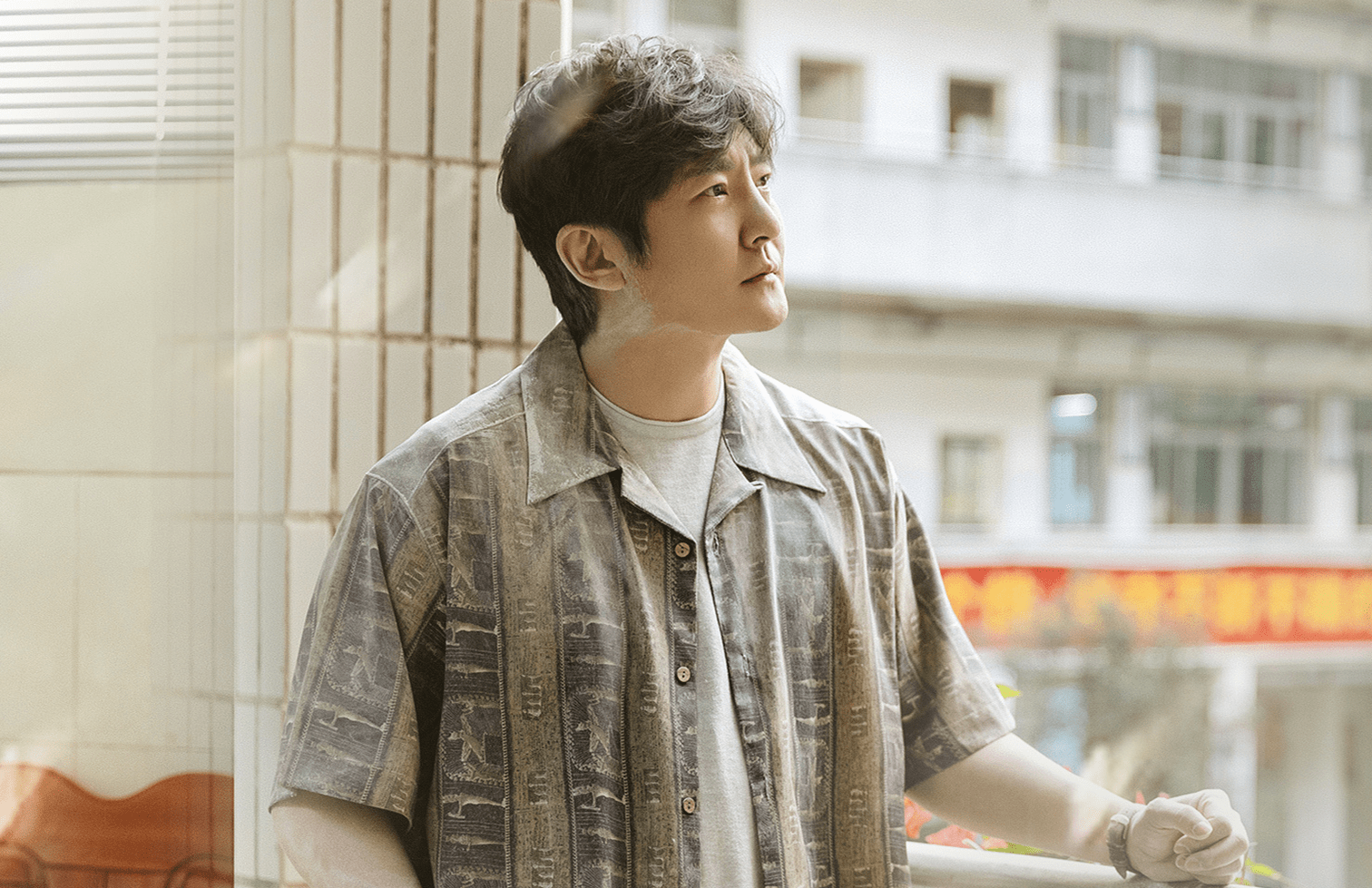 原创            《追光的日子》郝楠约高母见面，大年三十，任真偷偷跟踪爸爸