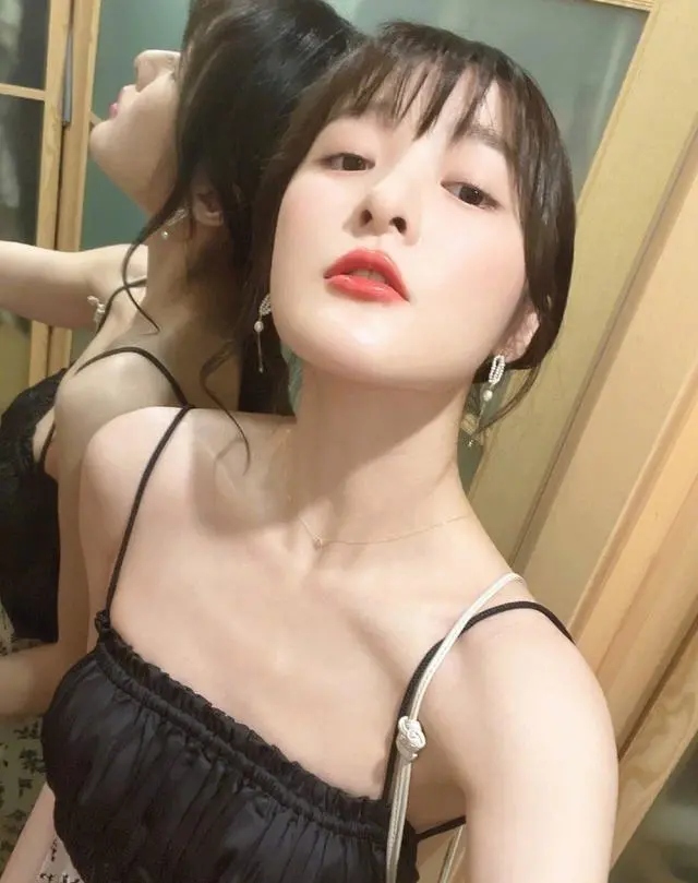 中国女星徐娇怼日本导演竹内亮，质疑其关于日本小学生下装言论