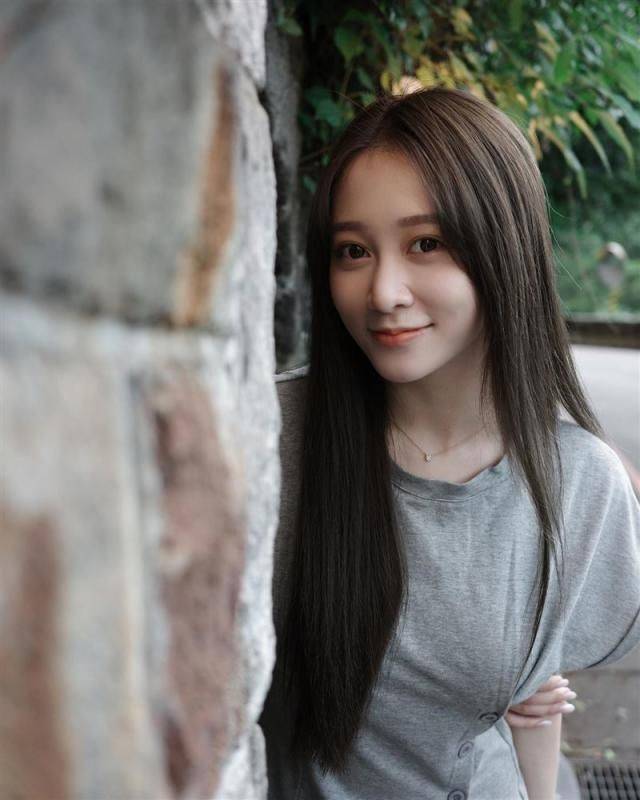 原创            知名清纯女星蹦极后崩溃了！脸和脖子毛细血管爆裂，化妆都盖不住