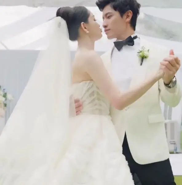 陈乔恩婚礼敬茶房曝光，明道发文梦回王子变青蛙，陈乔恩问红包呢