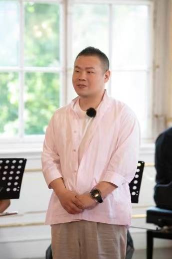 双厨对垒中餐厅营业额破纪录 首次全员团建上演“灵魂双人舞”