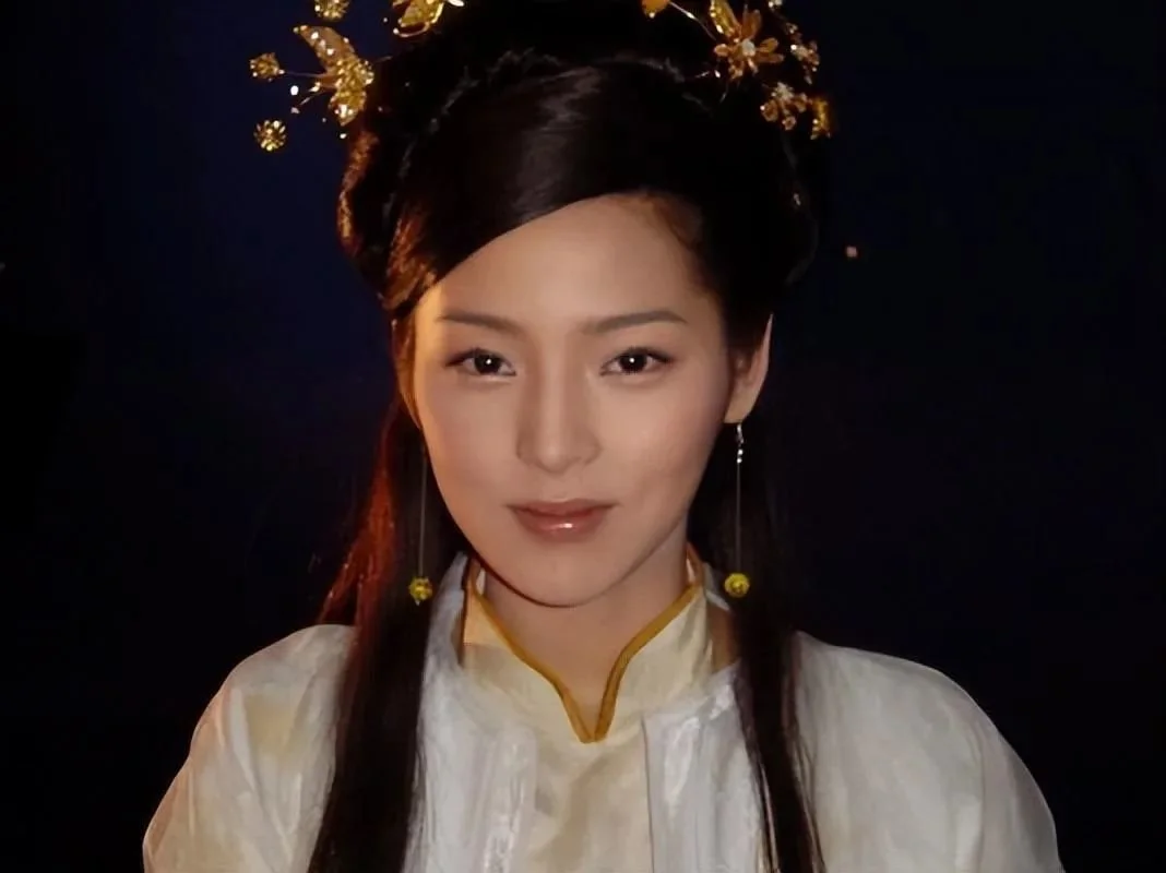 曾因美貌走红的女星沉迷整容打180针违禁品，毒瘾酒驾三进宫，孕期仍多次注射，疯了吗？！