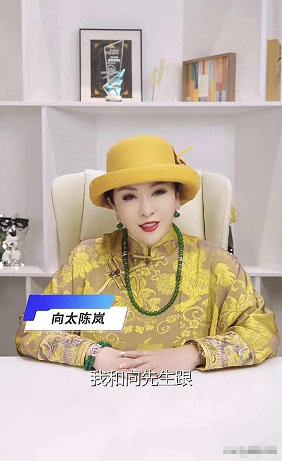向太游丽江古城无修图曝光，个子矮脸长眼袋重，像邻家大婶有点凶