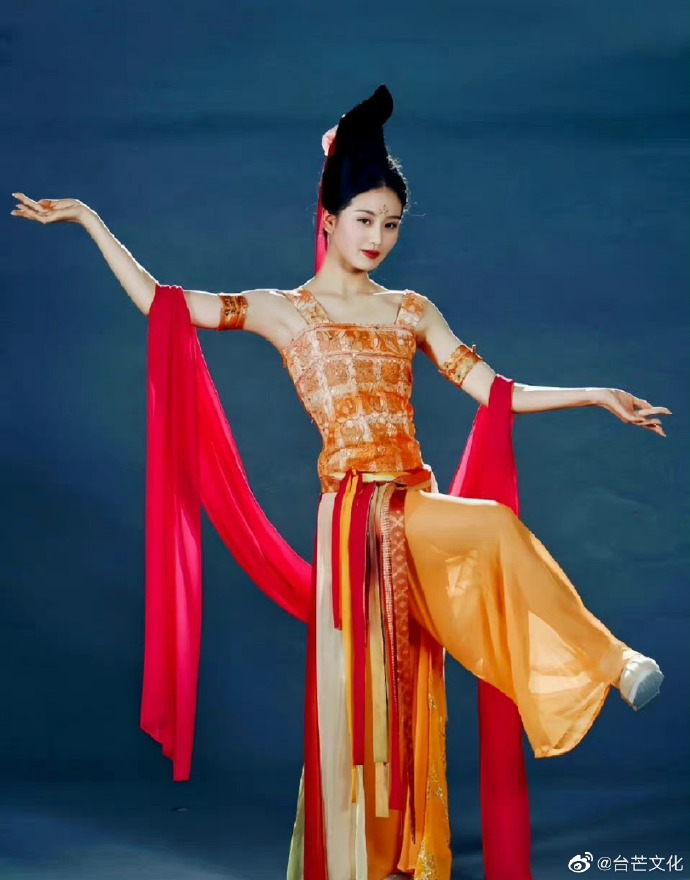 刘诗诗辛十四娘定妆照青涩如玉 鹿眼清澈纯欲动人