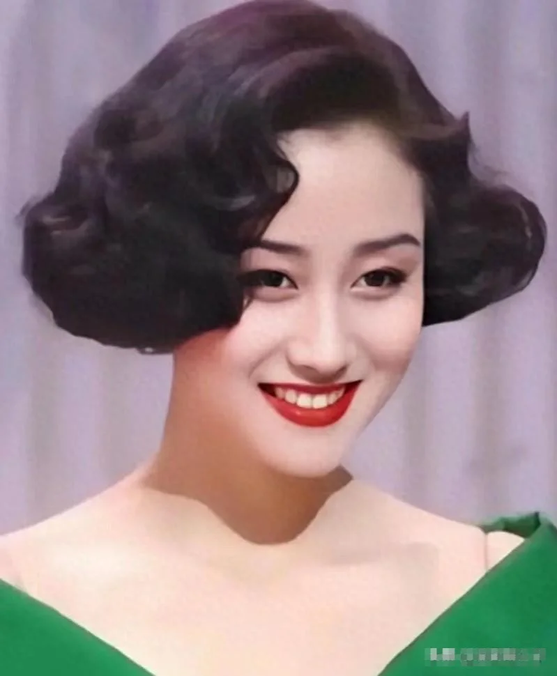 天呐，看到利智和林青霞1991年的合影，才懂倪匡为啥说她50年一遇