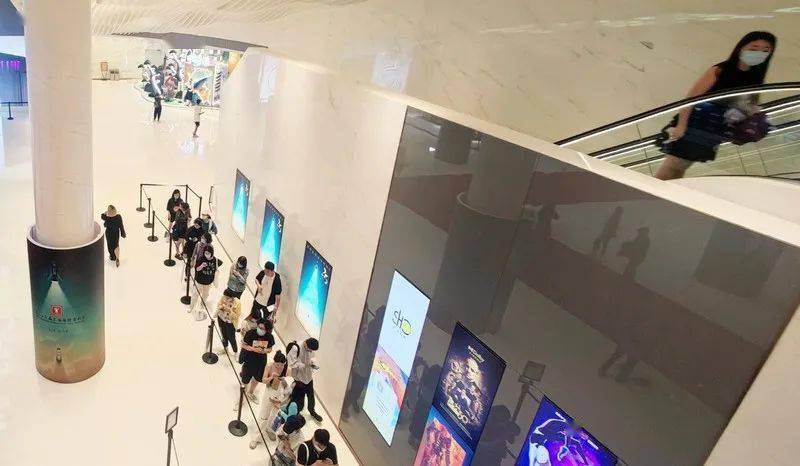 资讯｜《坚如磐石》首次全阵容发布会举行 朱一龙《河边的错误》入围温哥华电影节