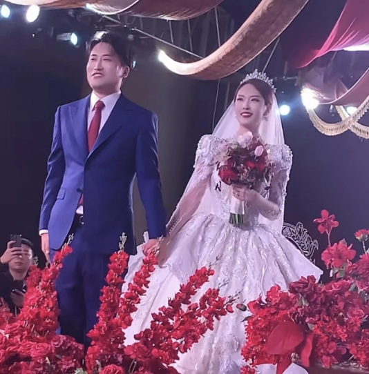 《乡村爱情》赵玉田扮演者吴云飞结婚 众多乡爱演员送祝福