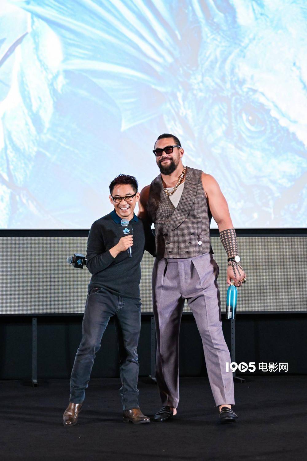 《海王2》主创上海行！杰森·莫玛蓝毯上花式宠粉