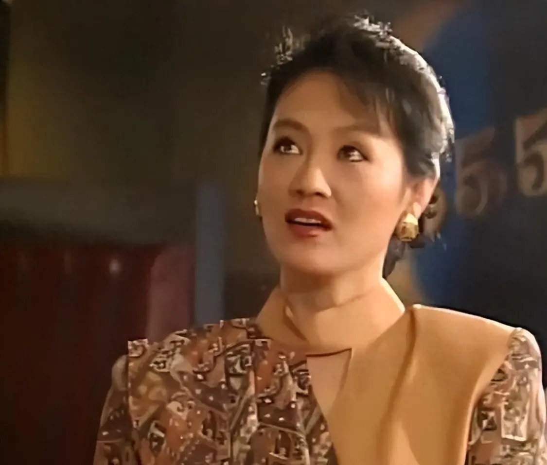 王姬：儿子智力缺陷，女儿不婚，被朋友骗光积蓄，如今婚姻也成谜